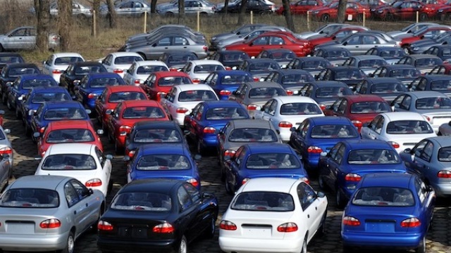 Srbija najviše izvozi automobile, a uvozi naftu