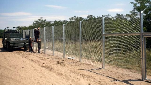 Nemačka firma odbila da Mađarskoj proda bodljikavu žicu