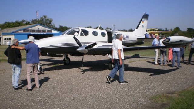 Avion iz Minhena prvi sleteo na Aerodrom Čenej