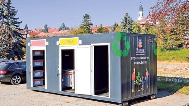 Grocka dobila mobilni centar za reciklažu opasnog otpada